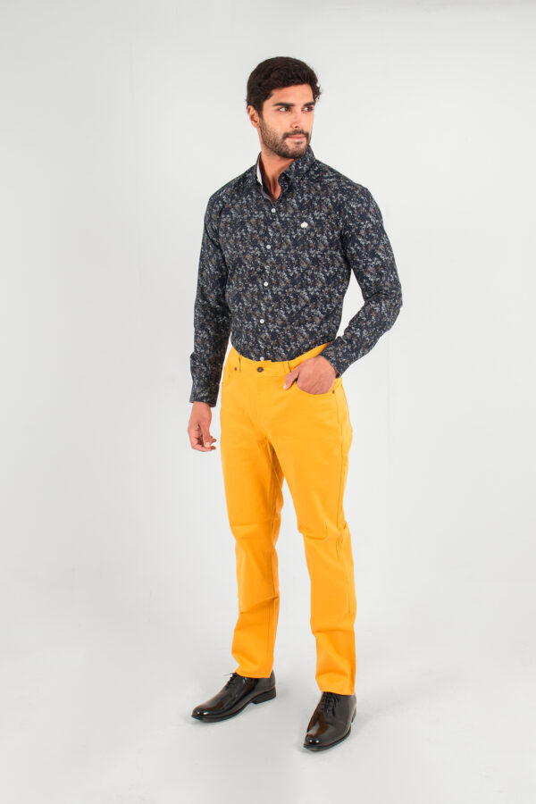 Camisa de lino de corte de cuello